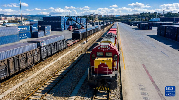 中老铁路国际货物列车停浚浚？？？吭谥刑ッ髦行恼荆ㄎ奕嘶掌！。。。新华社记者 胡超 摄.jpg